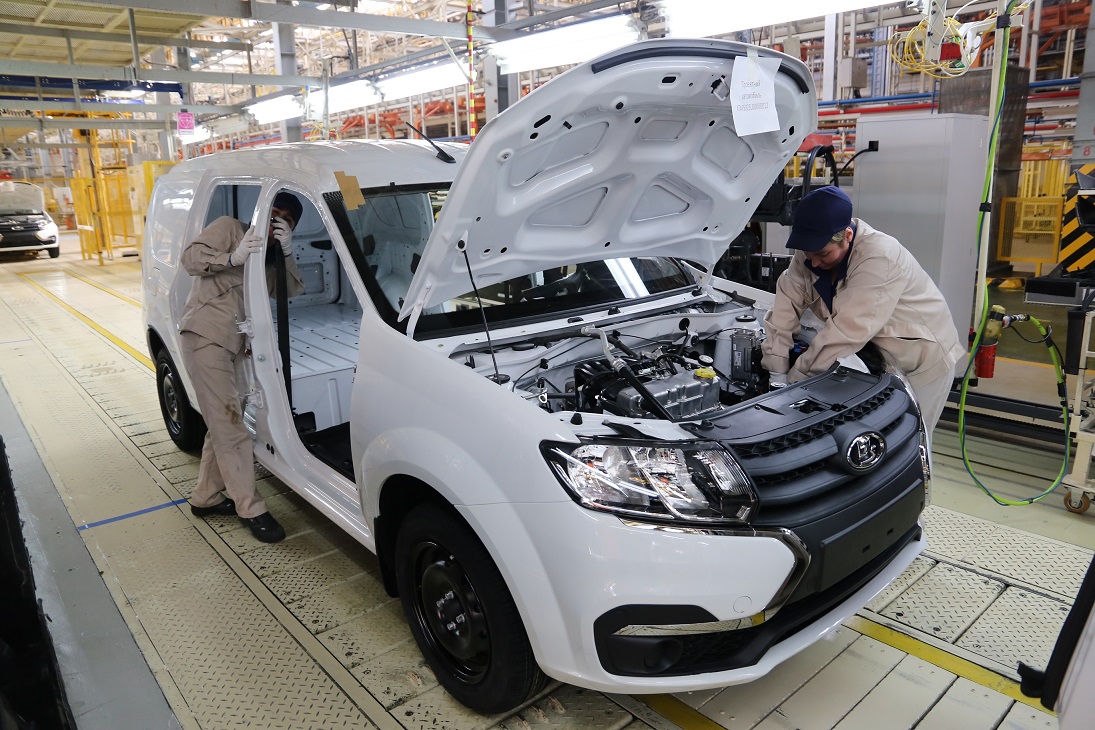 ЛАДА ИЖЕВСК» ПРИСТУПИЛ К ТЕСТОВОЙ СБОРКЕ ПАССАЖИРСКИХ ВЕРСИЙ LADA LARGUS -  Лада Центр Пятигорск - дилер LADA в г. Пятигорск